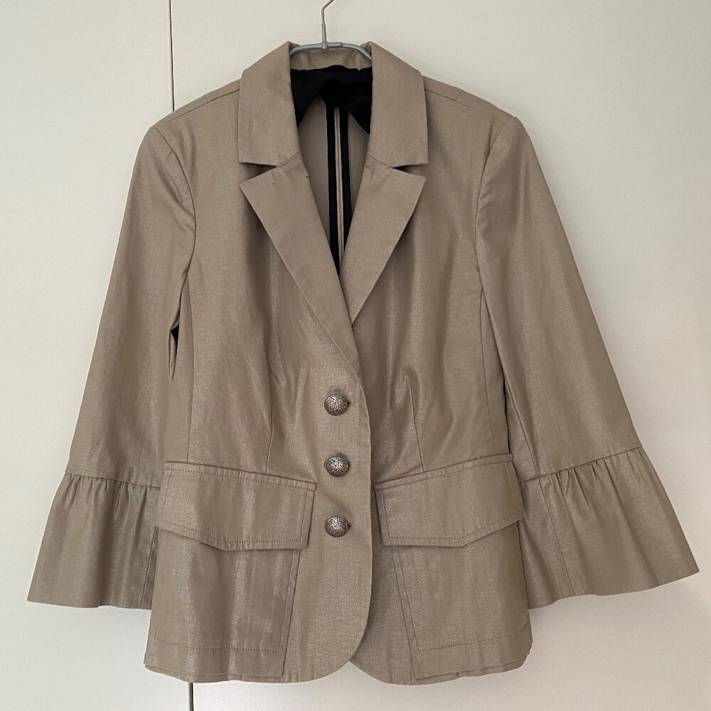 Veste beige légèrement lustrée, très chic